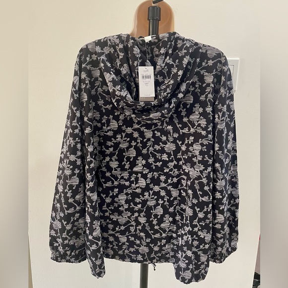 J-Jill Fit women’s water repellent jacket, size Medium Petite - Picture 2 of 3